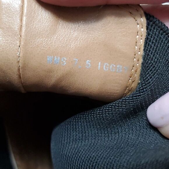 REPORT SIGNATURE IGGBY CHELSEA ANKLE BOOT IN Tan Suede Leather,  Size 7.5 - Picture 10 of 10